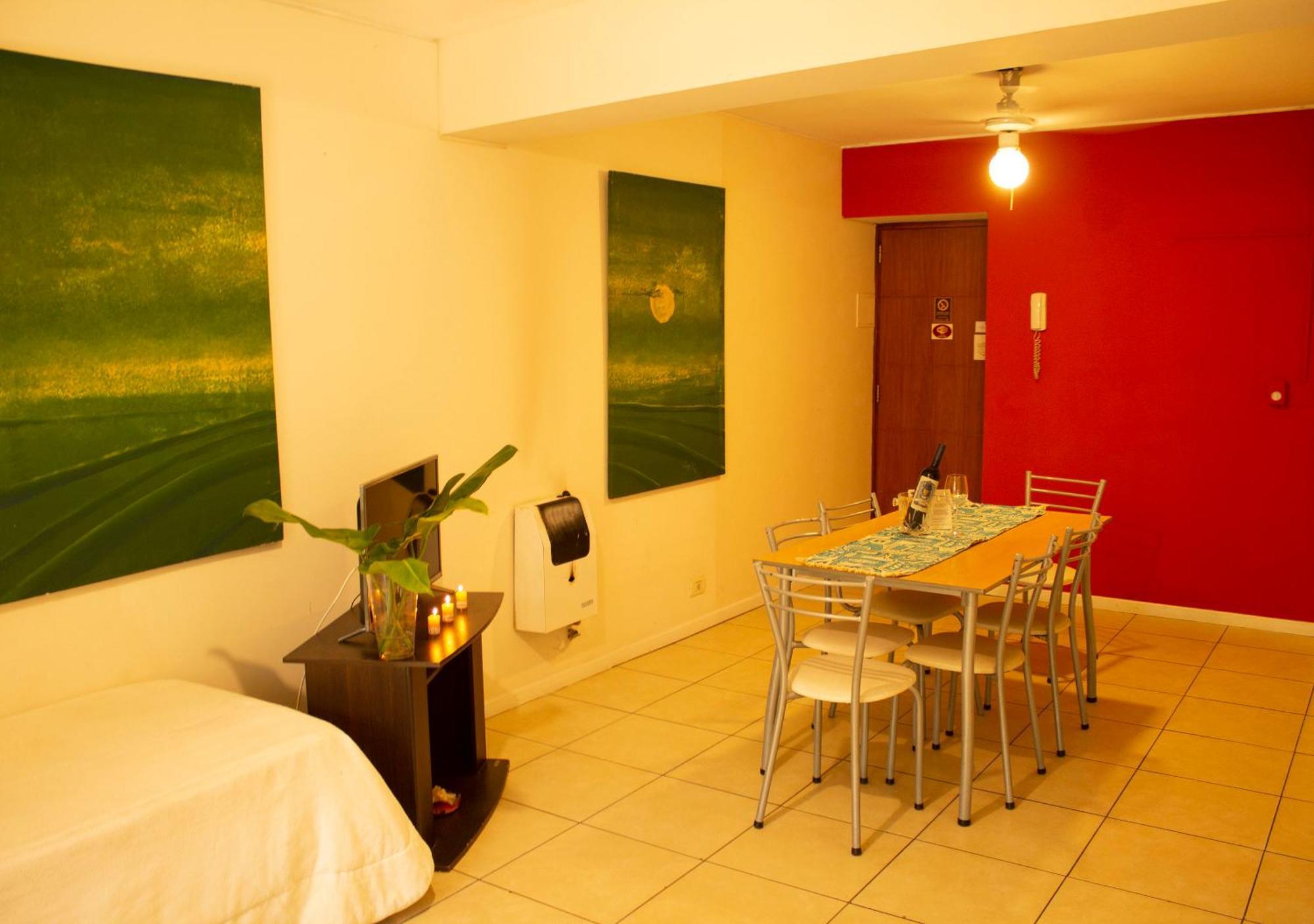 Uvas Aparthotel